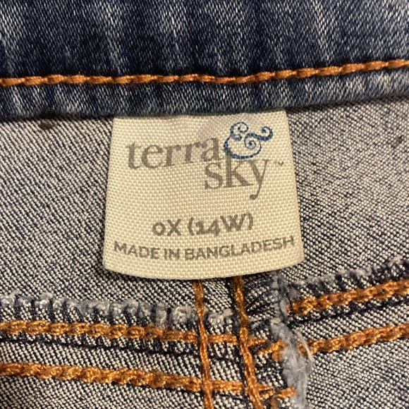 Capris - Picture 2 of 9